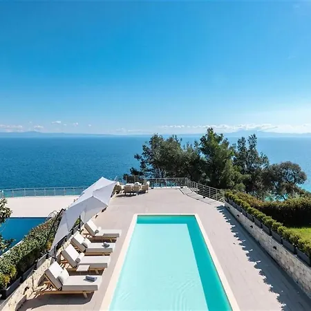 The Stone Of Zeus 4 Bedrooms 14 Guests