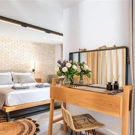 The Stone Of Zeus 4 Bedrooms 14 Guests