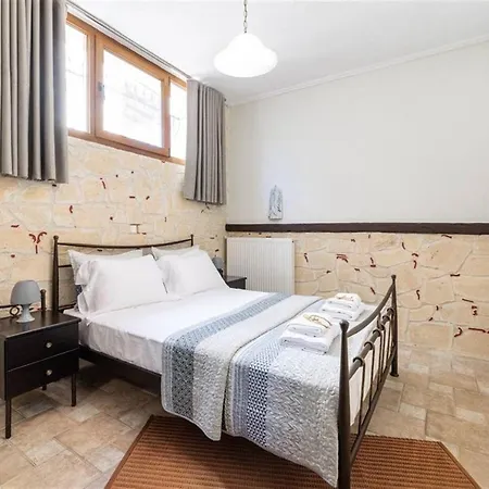 The Stone Of Zeus 4 Bedrooms 14 Guests * Afytos