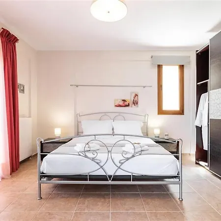 The Stone Of Zeus 4 Bedrooms 14 Guests
