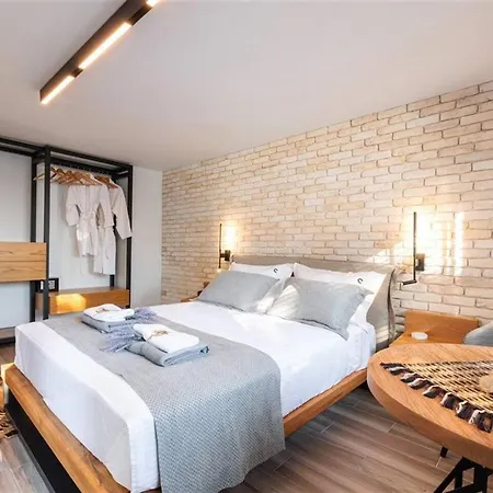 The Stone Of Zeus 4 Bedrooms 14 Guests * Afytos