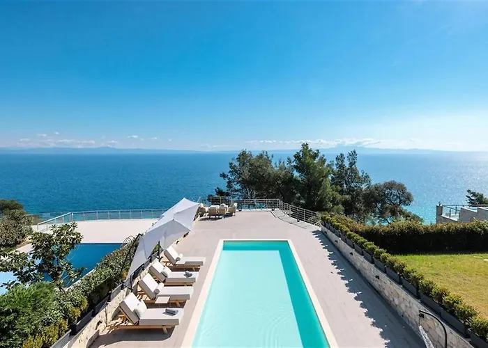 The Stone Of Zeus 4 Bedrooms 14 Guests