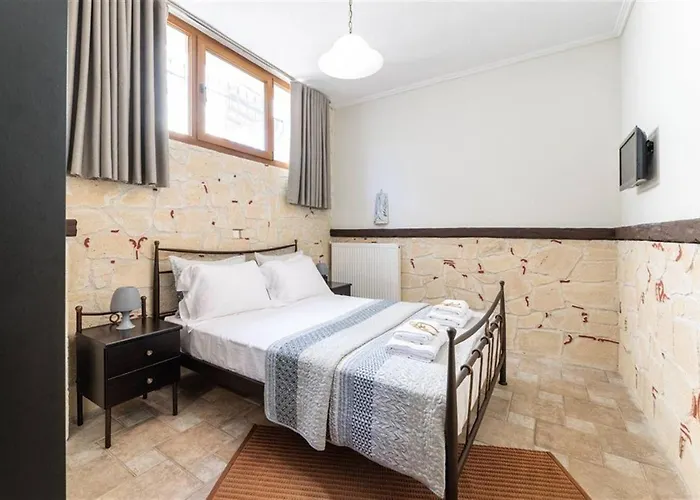 The Stone Of Zeus 4 Bedrooms 14 Guests * アフィトス