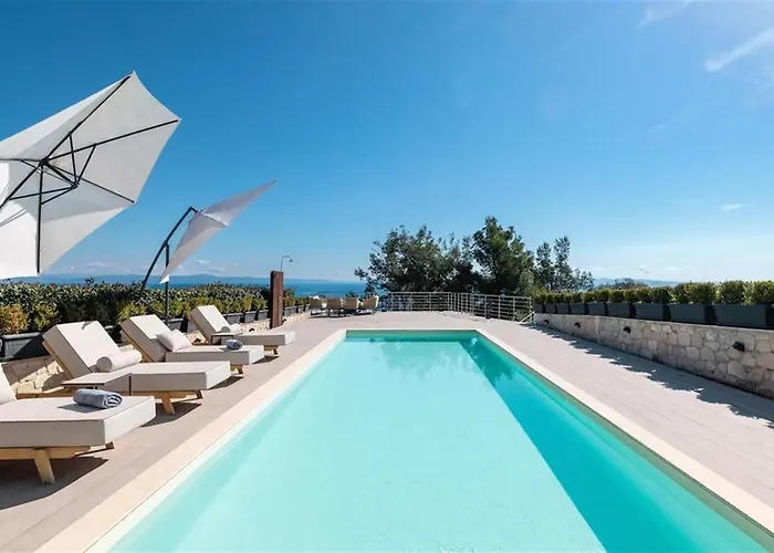 The Stone Of Zeus 4 Bedrooms 14 Guests ヴィラ