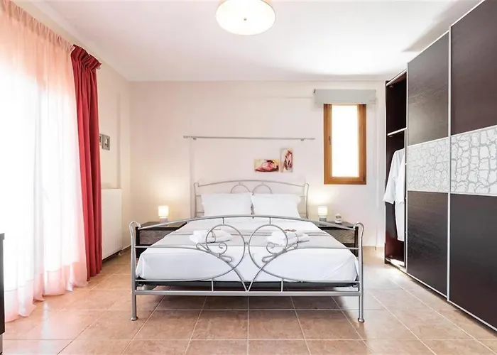 The Stone Of Zeus 4 Bedrooms 14 Guests