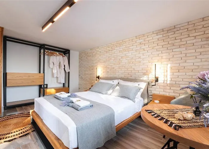 The Stone Of Zeus 4 Bedrooms 14 Guests * アフィトス