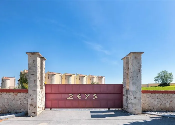 The Stone Of Zeus 4 Bedrooms 14 Guests アフィトス