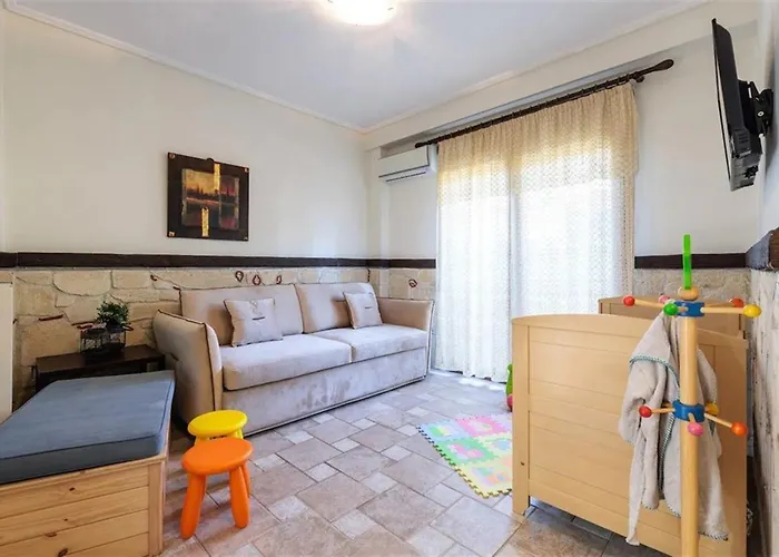 The Stone Of Zeus 4 Bedrooms 14 Guests