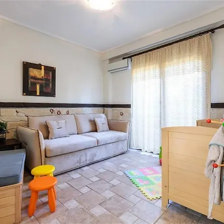 The Stone Of Zeus 4 Bedrooms 14 Guests